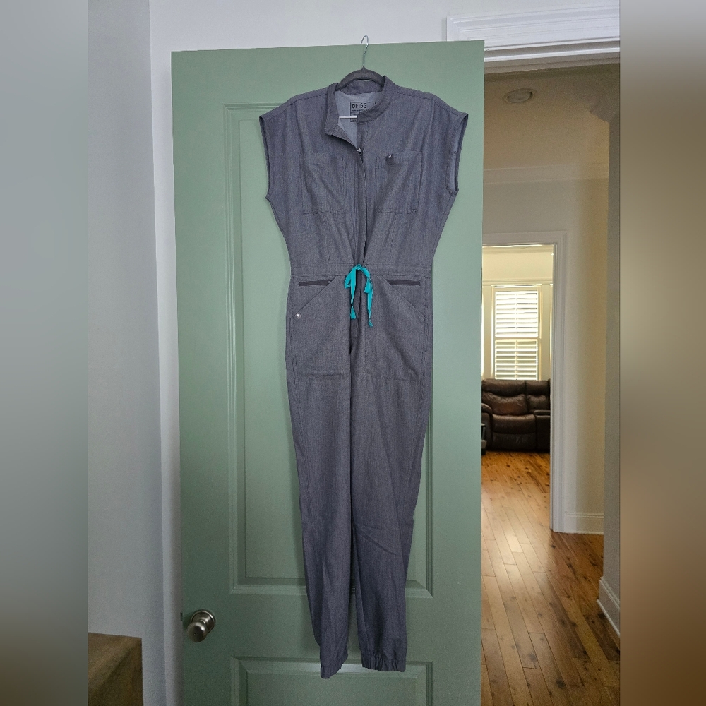 Figs Rafaela Cargo ScrubJumpsuit Size Small Graphite Color